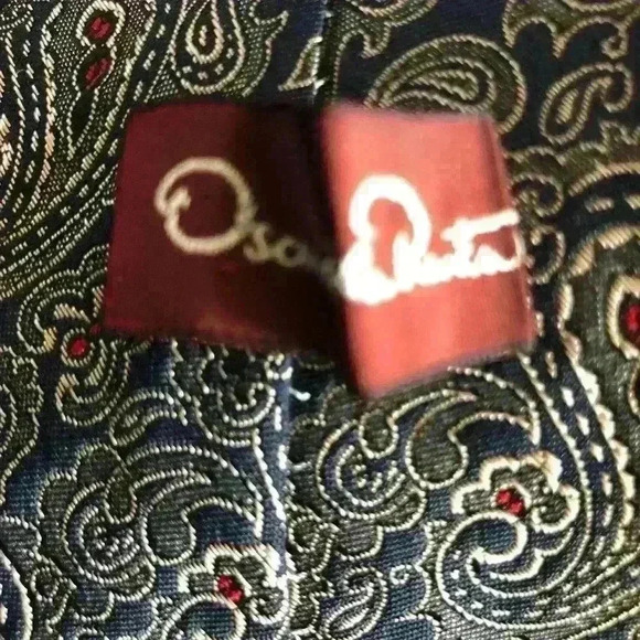 Oscar De La Renta Classic Pasley Tie. - Picture 4 of 4